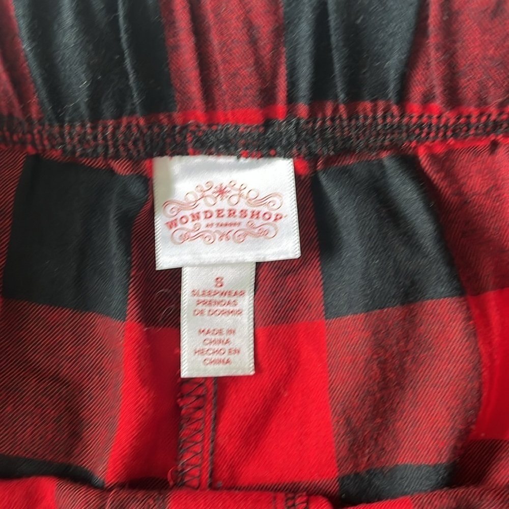 Wondershop Black and Red Plaid Pajama Set with Eye Mask - Picture 5 of 14